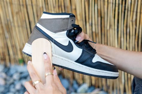 nike thea weiß stoff sauber machen|So reinigst du deine Schuhe in sechs einfachen Schritten .